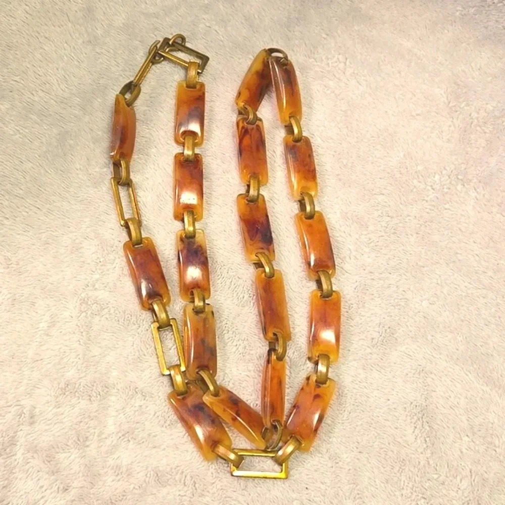 #520 VINTAGE Gold tone and Brown Necelace